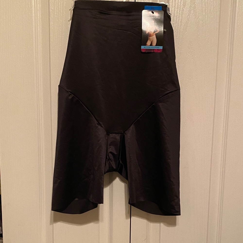 Maidenform Black Shapewear Skirt